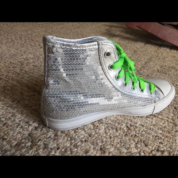 Cute silver sneakers by Getta Flurt size 7 medium - Picture 4 of 5